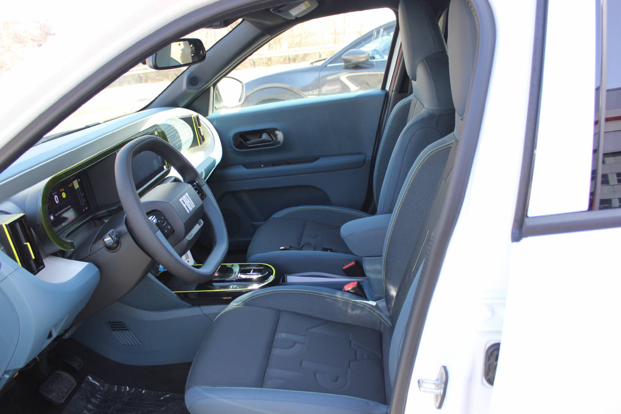 FIAT Grande Panda 1.2 Hybrid Icon-image-4