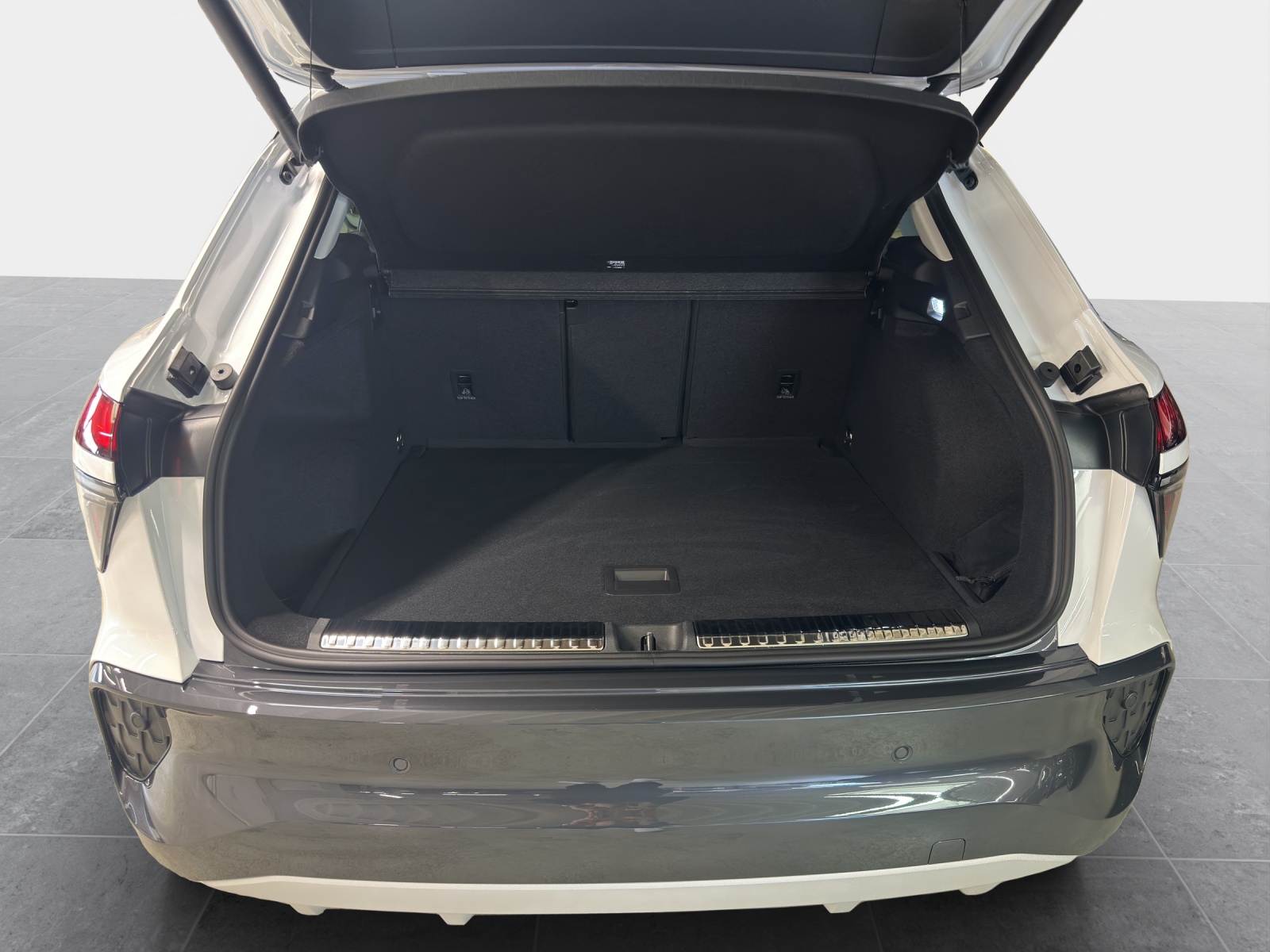 AUDI Q3 SUV 110 kW TFSI S tronic-image-12