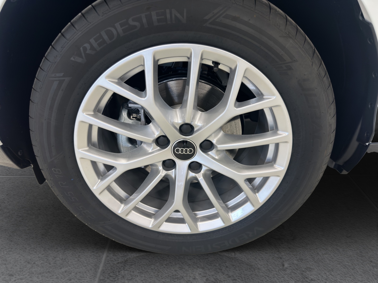 AUDI Q3 SUV 110 kW TFSI S tronic-image-8