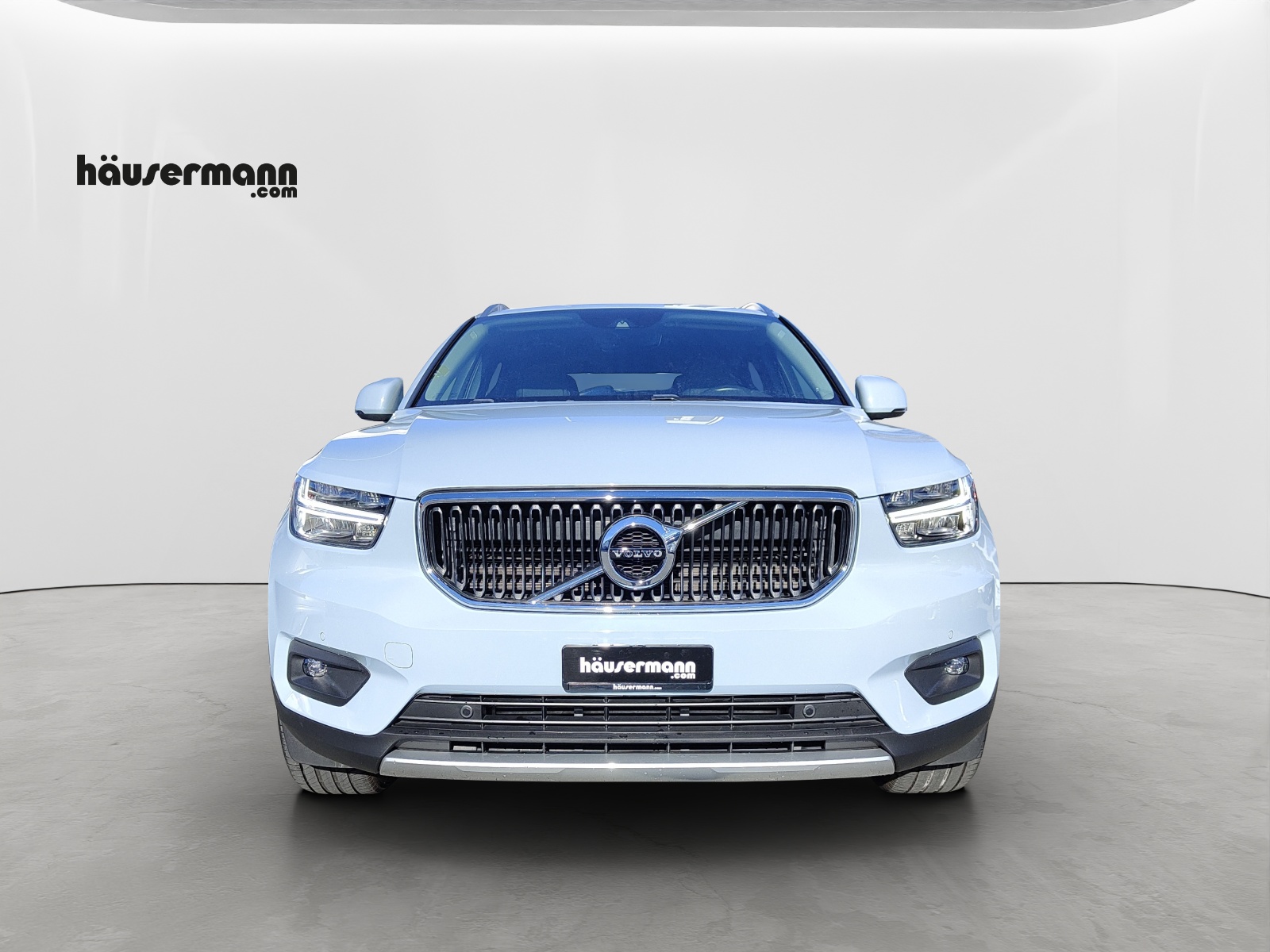VOLVO XC40 2.0 D4 Momentum AWD-image-11