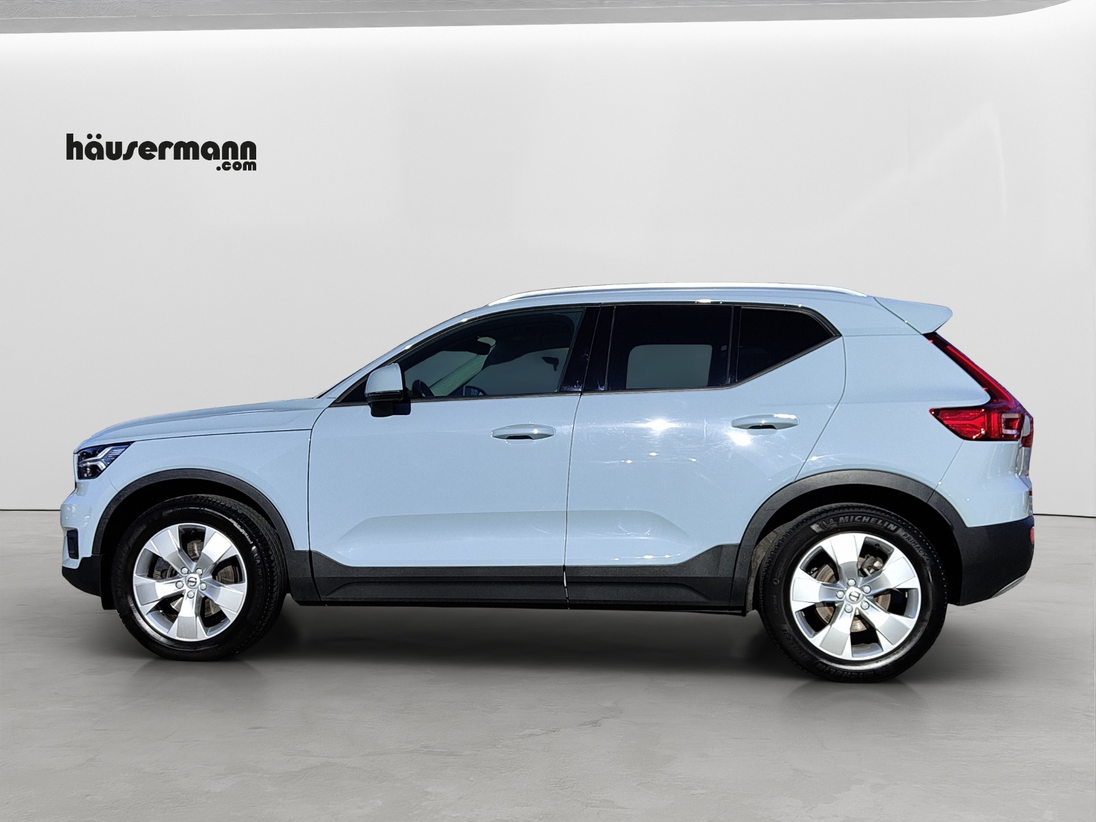 VOLVO XC40 2.0 D4 Momentum AWD-image-1