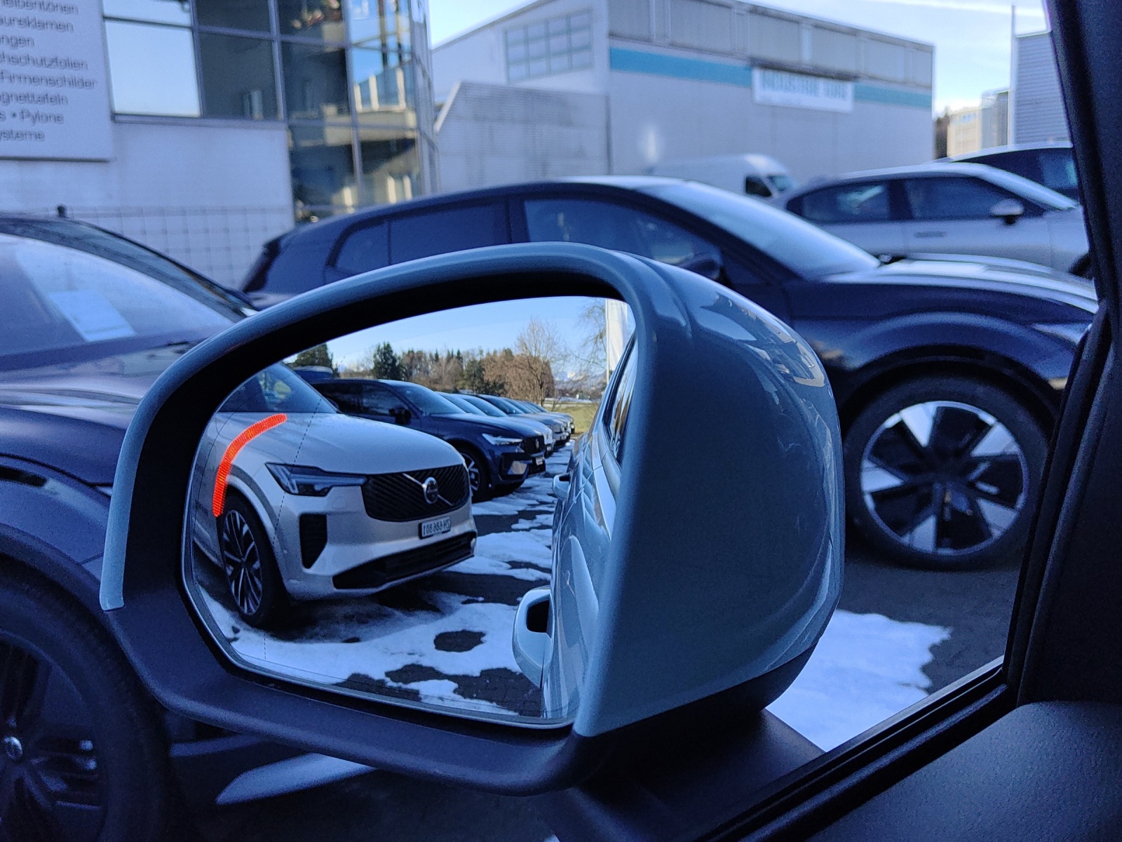 VOLVO XC40 2.0 D4 Momentum AWD-image-9