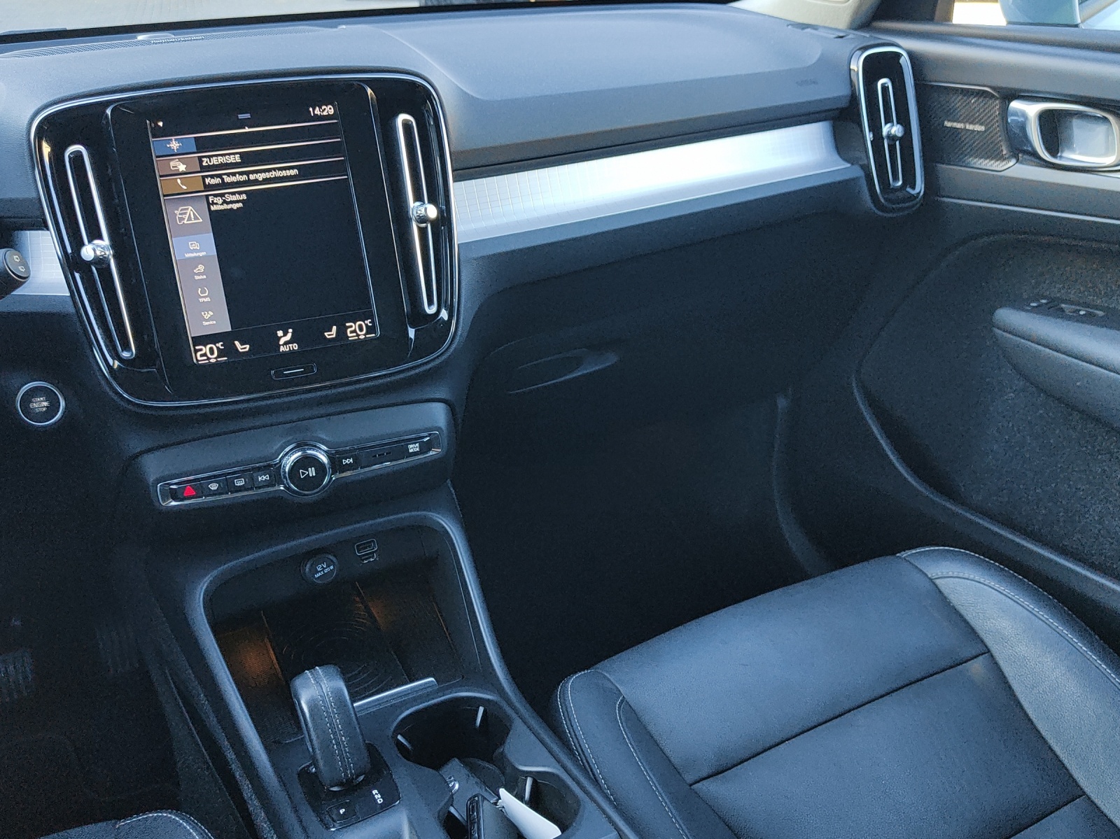 VOLVO XC40 2.0 D4 Momentum AWD-image-7