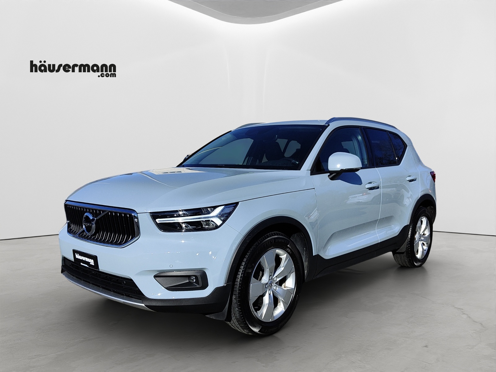 VOLVO XC40 2.0 D4 Momentum AWD-image-0