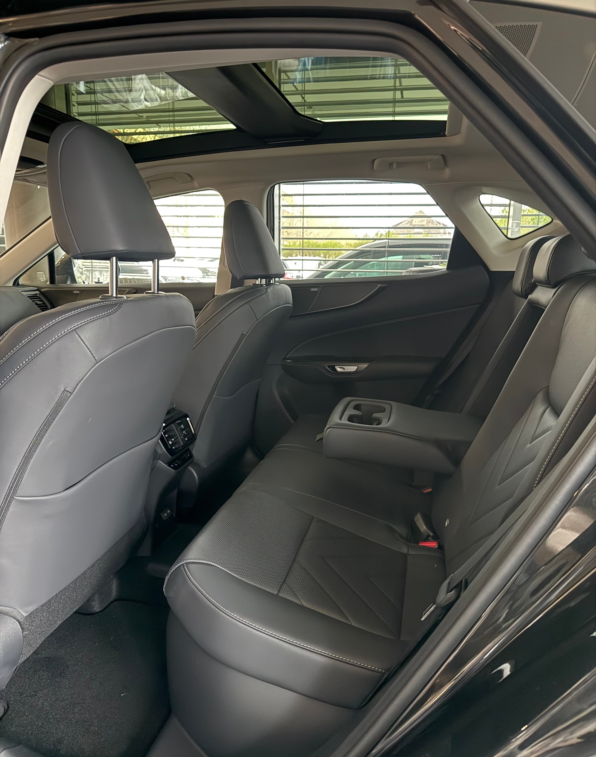 LEXUS NX 450h+ E-FOUR Excellence-image-9