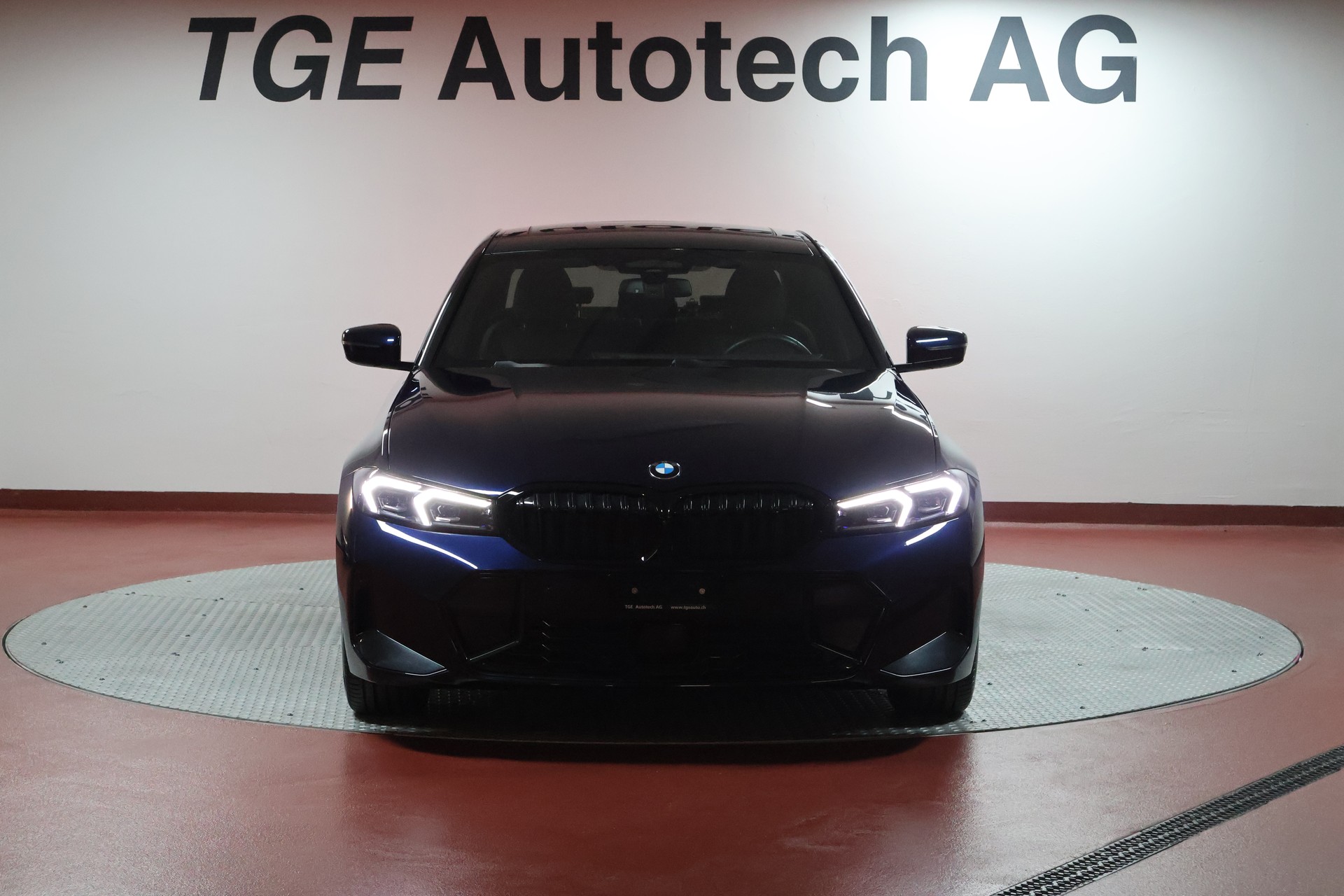 BMW 320d xDrive 48V Steptronic M Sport Pro-showroom-element-2