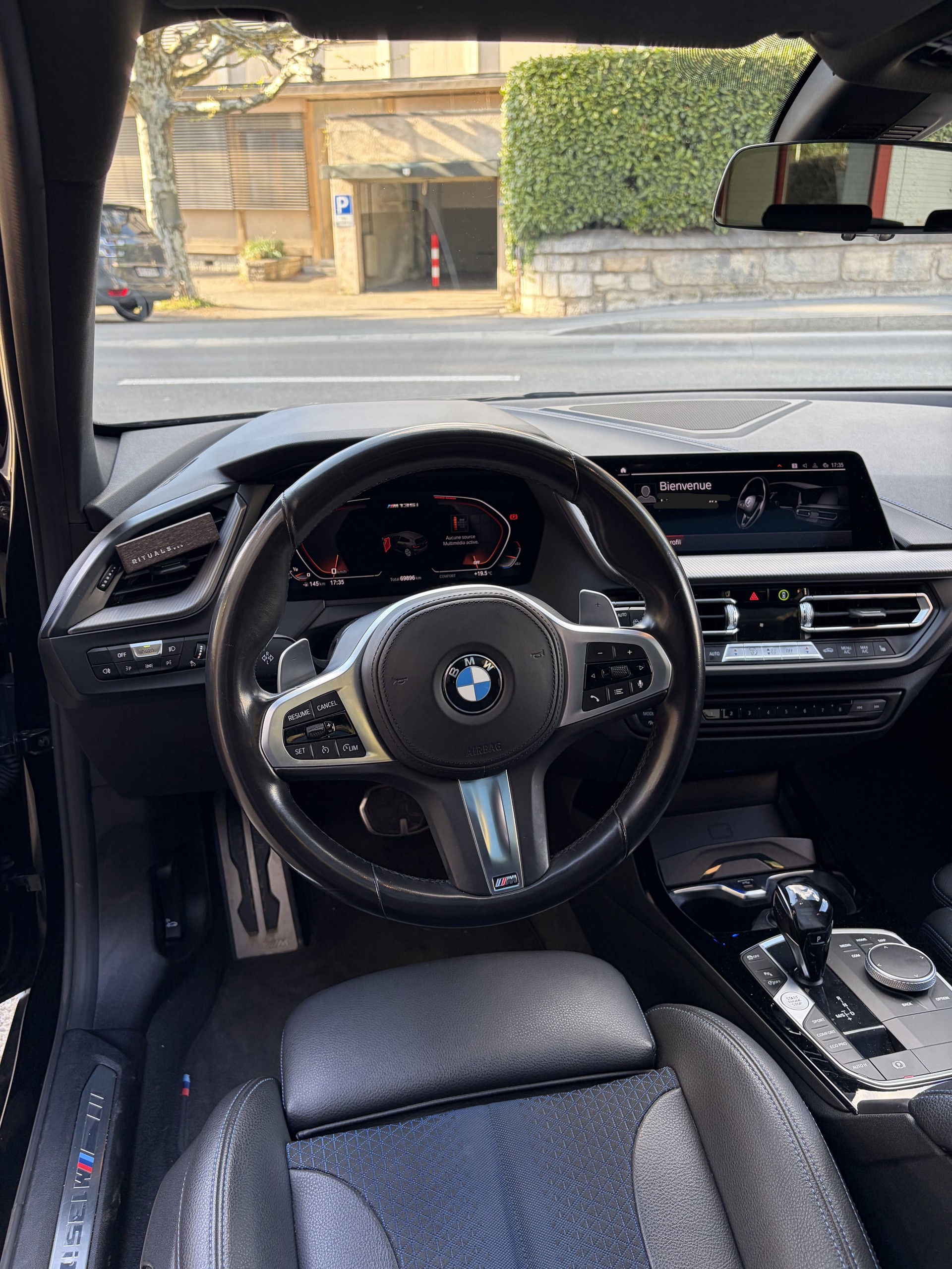BMW M135i xDrive Steptronic-image-6