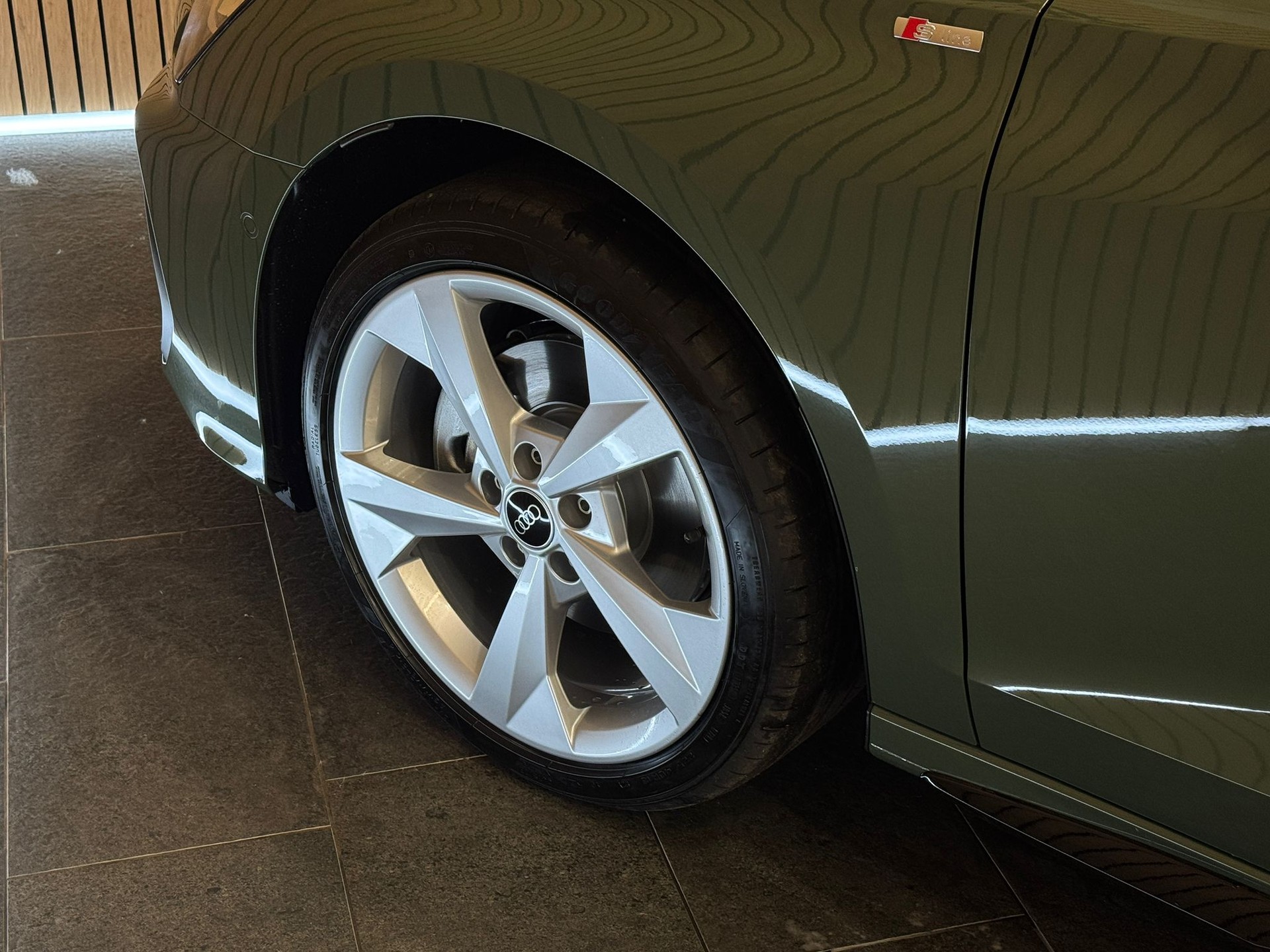 AUDI A3 Sportback TFSI 150 kW quattro S line S tronic *District Green*-image-3