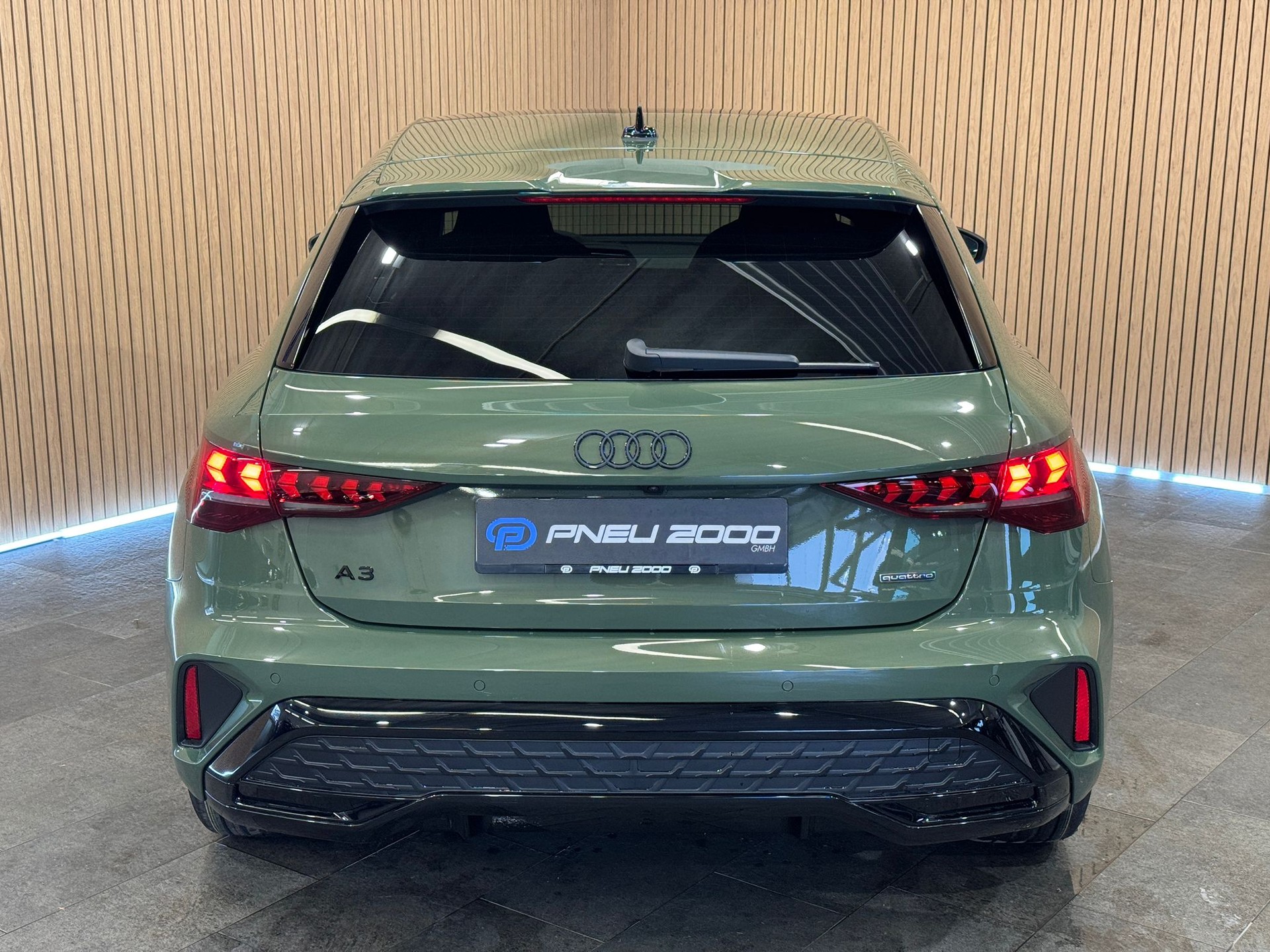 AUDI A3 Sportback TFSI 150 kW quattro S line S tronic *District Green*-image-6