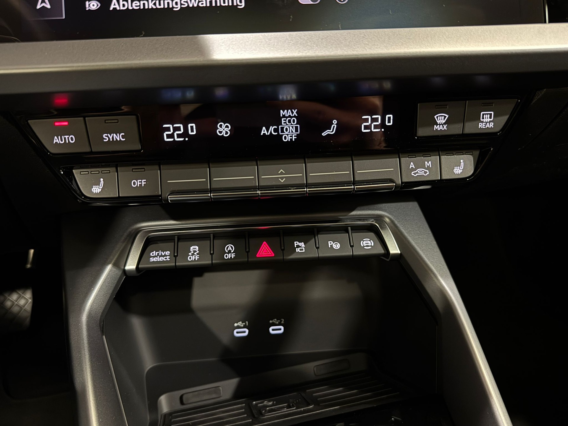 AUDI A3 Sportback TFSI 150 kW quattro S line S tronic *District Green*-image-21