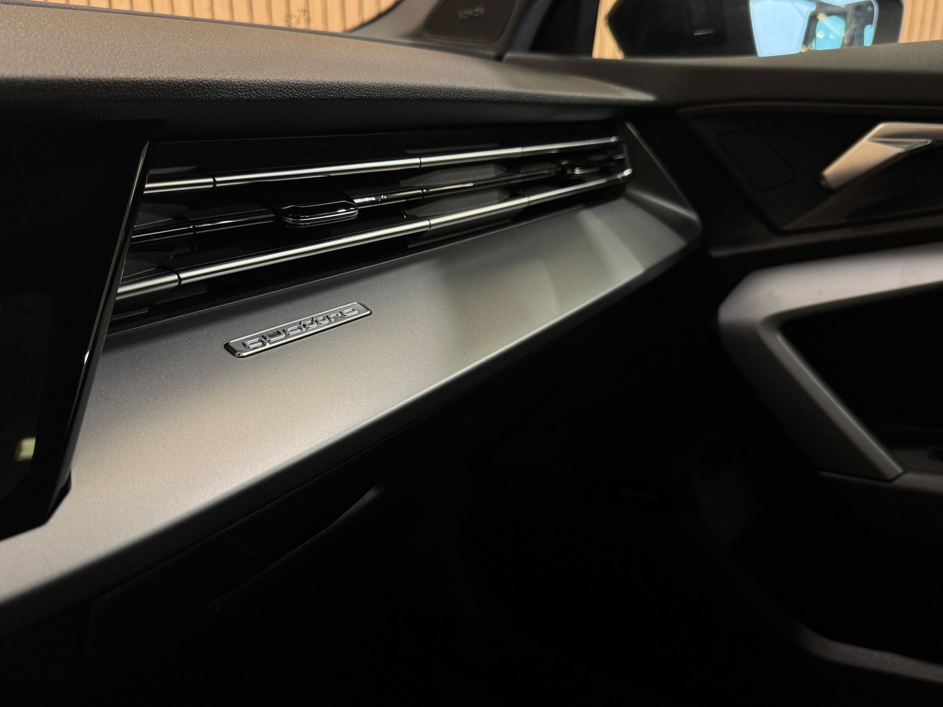 AUDI A3 Sportback TFSI 150 kW quattro S line S tronic *District Green*-image-9