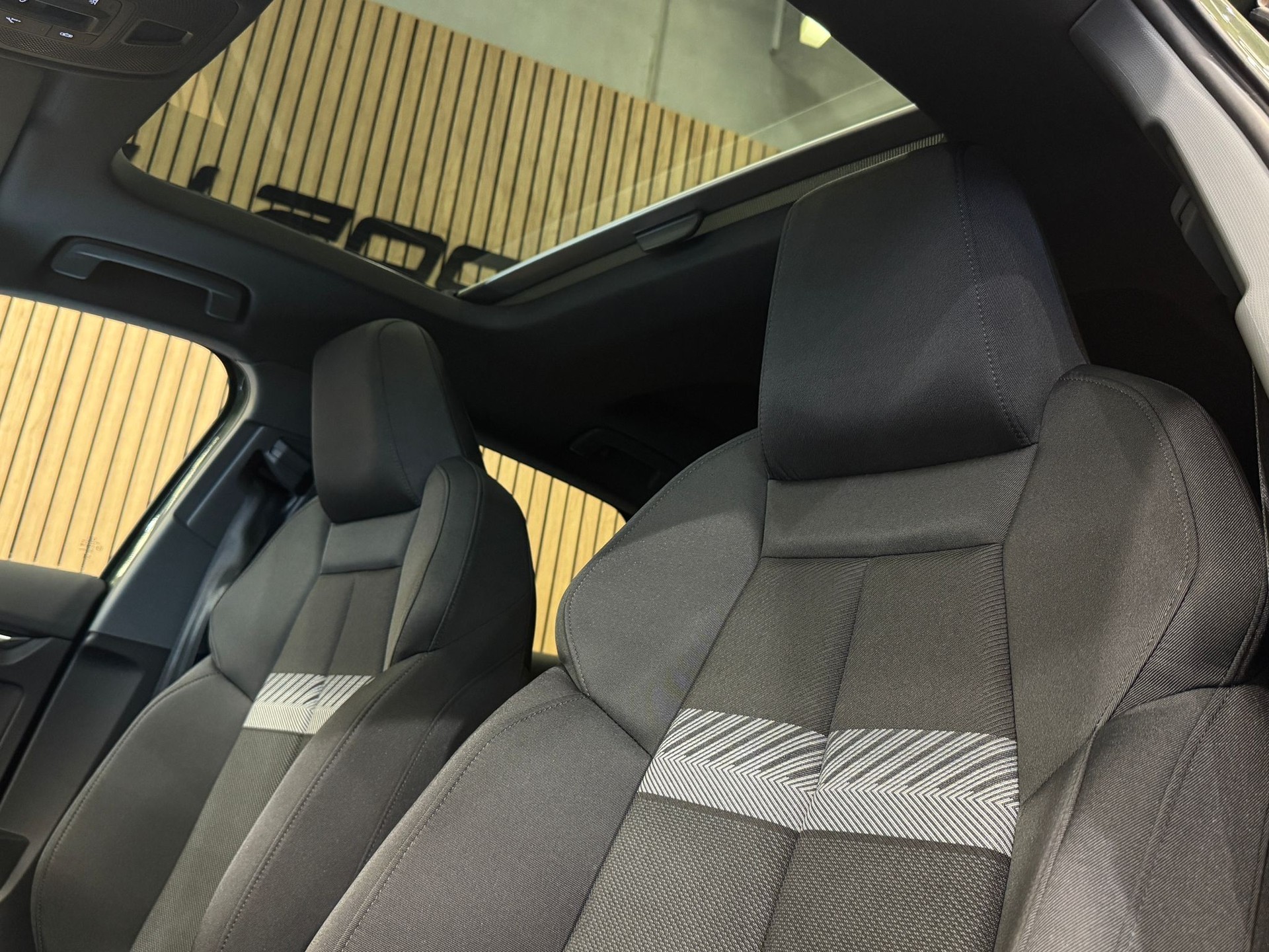 AUDI A3 Sportback TFSI 150 kW quattro S line S tronic *District Green*-image-22