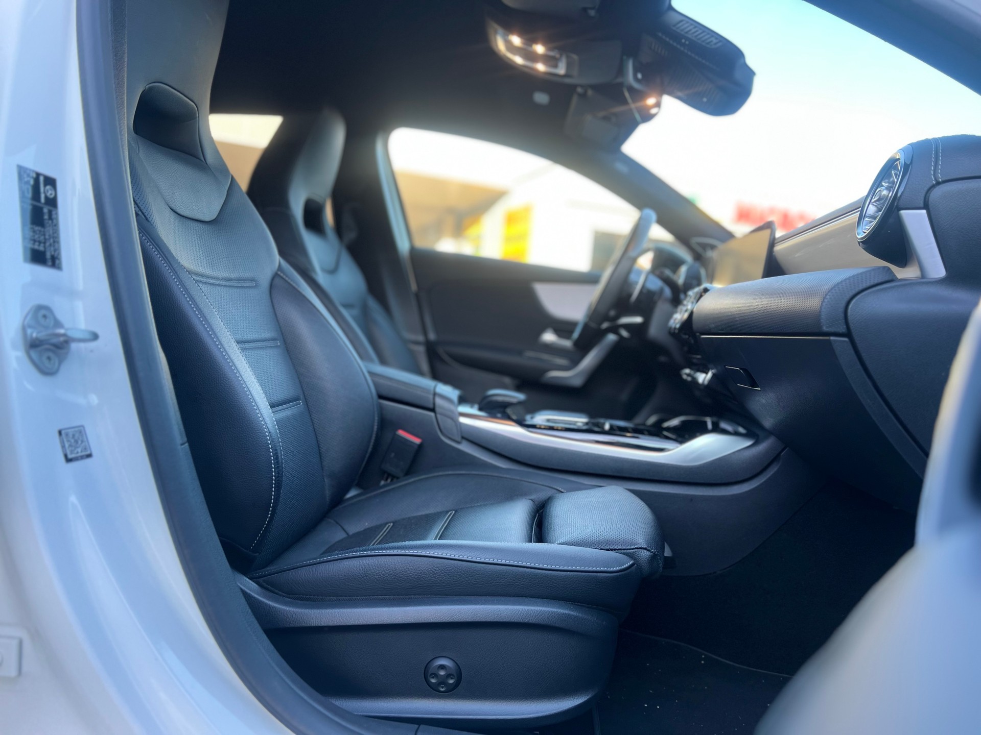 MERCEDES-BENZ A 45 S AMG 4Matic+ Speedshift-image-12