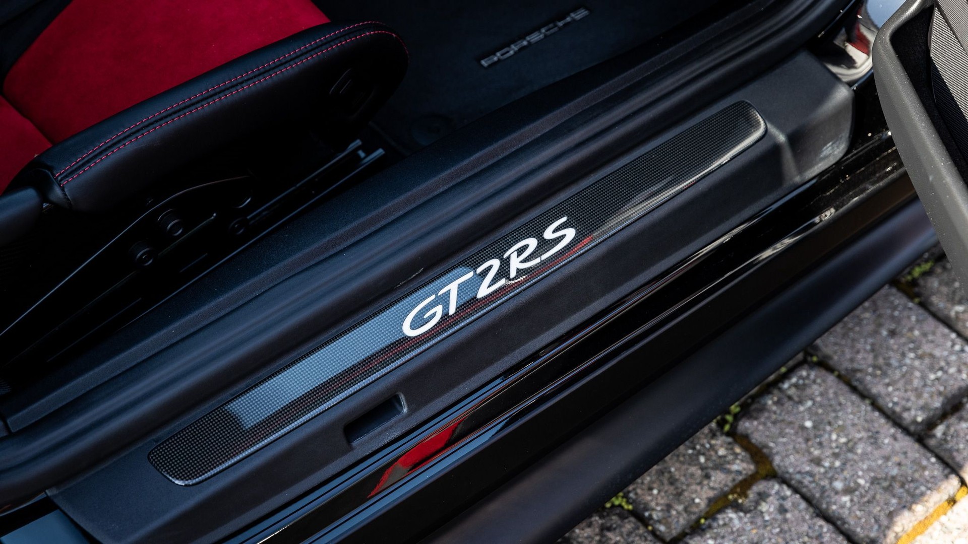 PORSCHE 911 GT2 RS PDK-image-12