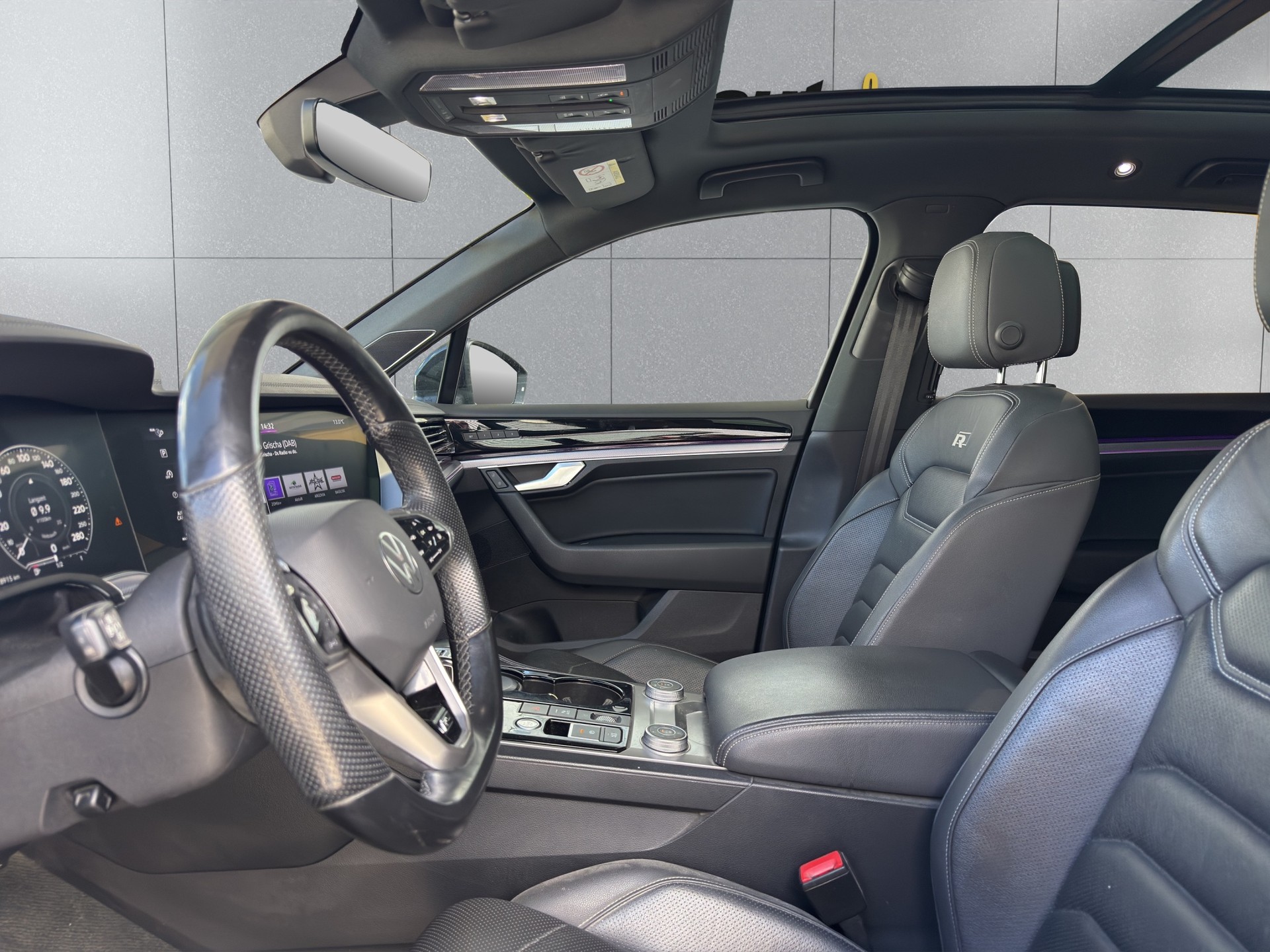 VW Touareg 3.0 TDI R Line Tiptronic-image-9