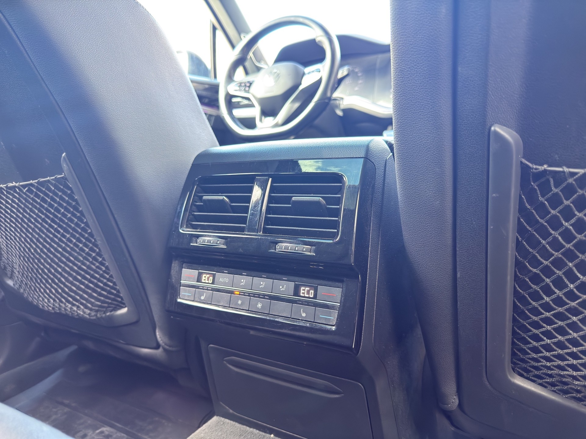 VW Touareg 3.0 TDI R Line Tiptronic-image-11