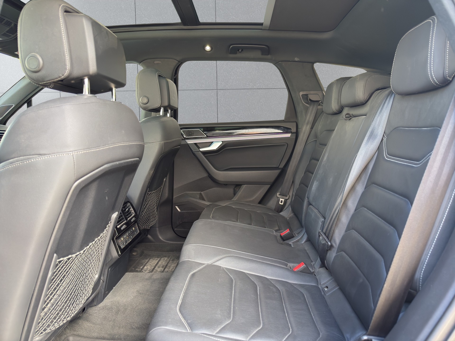 VW Touareg 3.0 TDI R Line Tiptronic-image-10