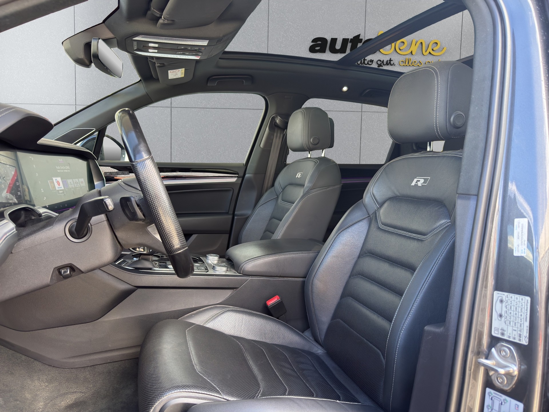 VW Touareg 3.0 TDI R Line Tiptronic-image-8