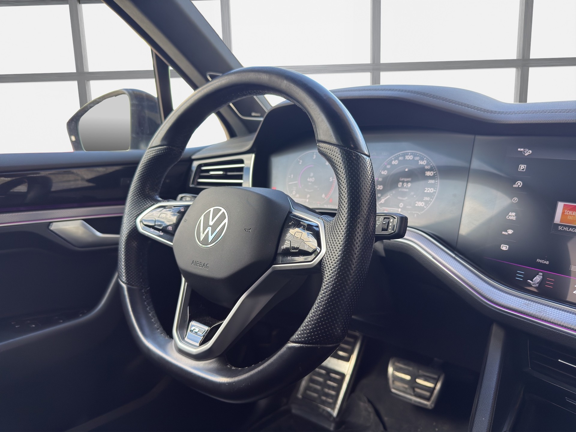 VW Touareg 3.0 TDI R Line Tiptronic-image-13