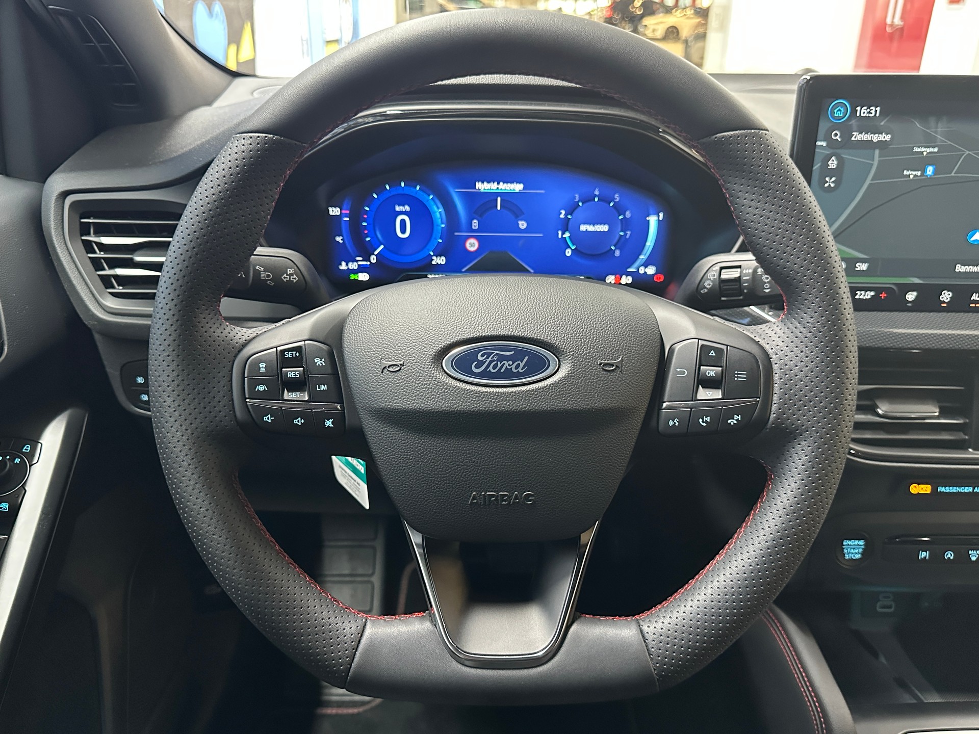 FORD Focus 1.0 MHEV ST-Line X Automat-image-10