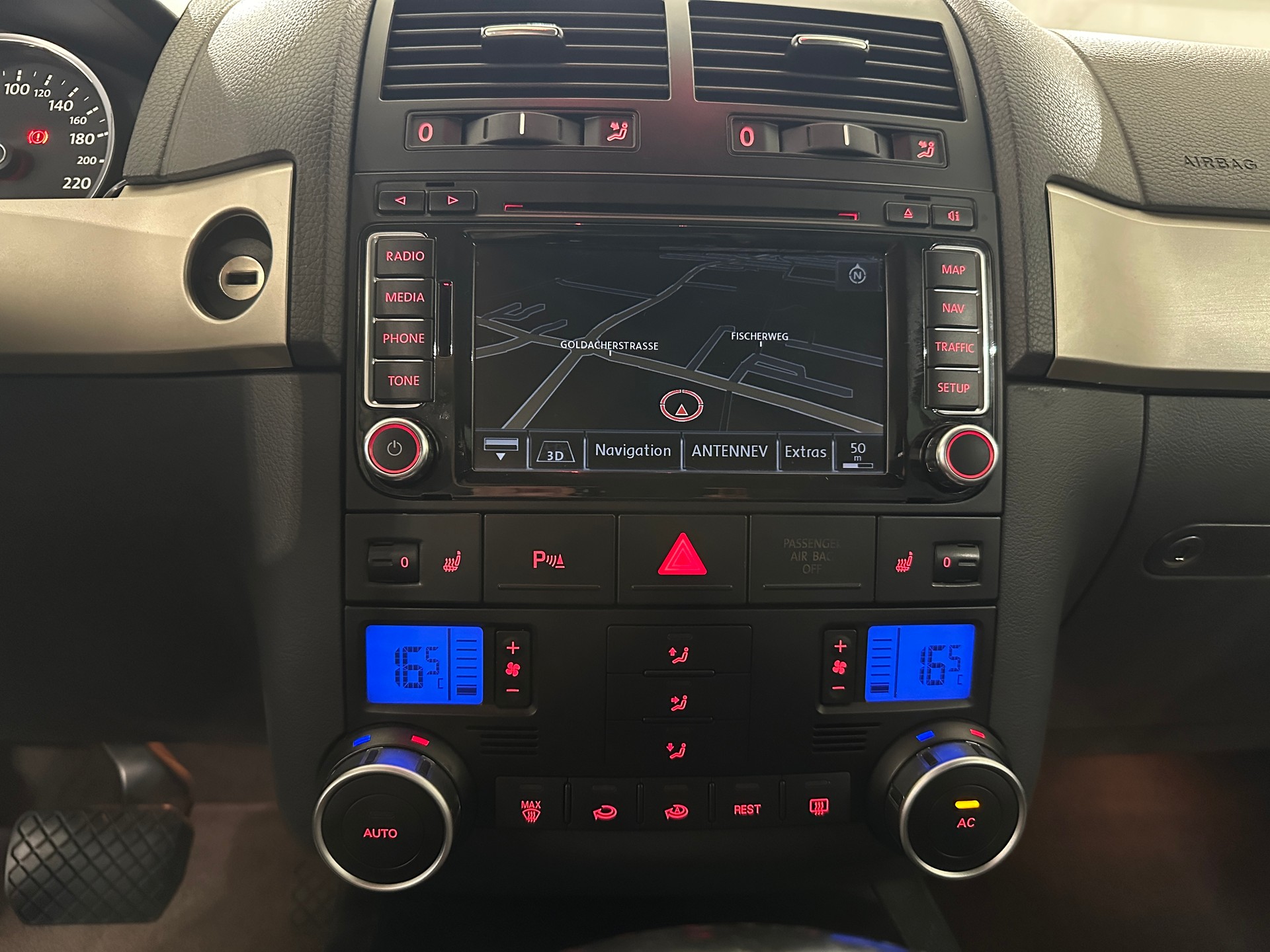 VW Touareg 3.0 TDI-image-15