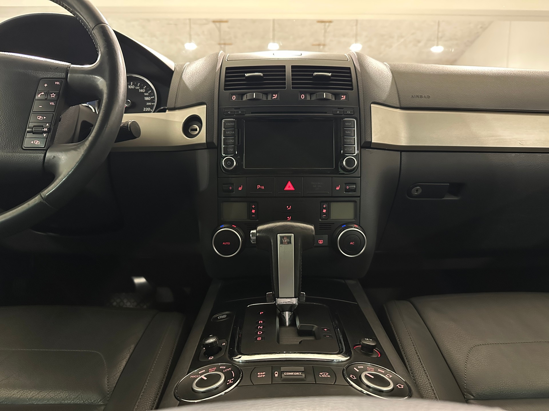 VW Touareg 3.0 TDI-image-14