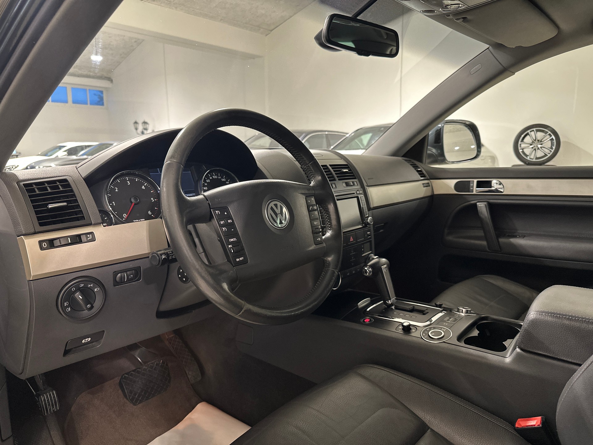 VW Touareg 3.0 TDI-showroom-element-1