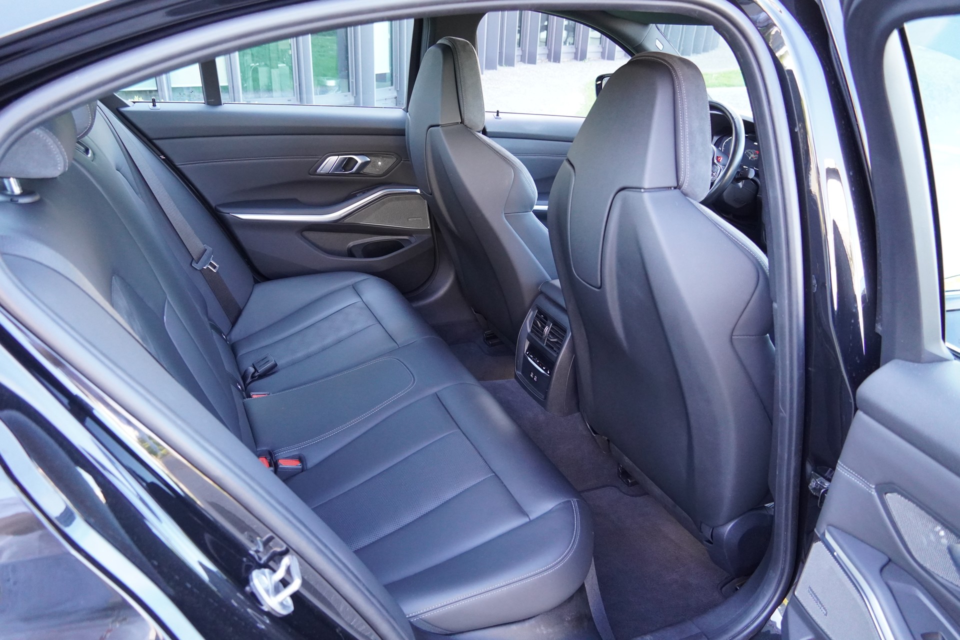BMW M3 Competition M xDrive//Interieurleisten Carbon Fibre//-image-8