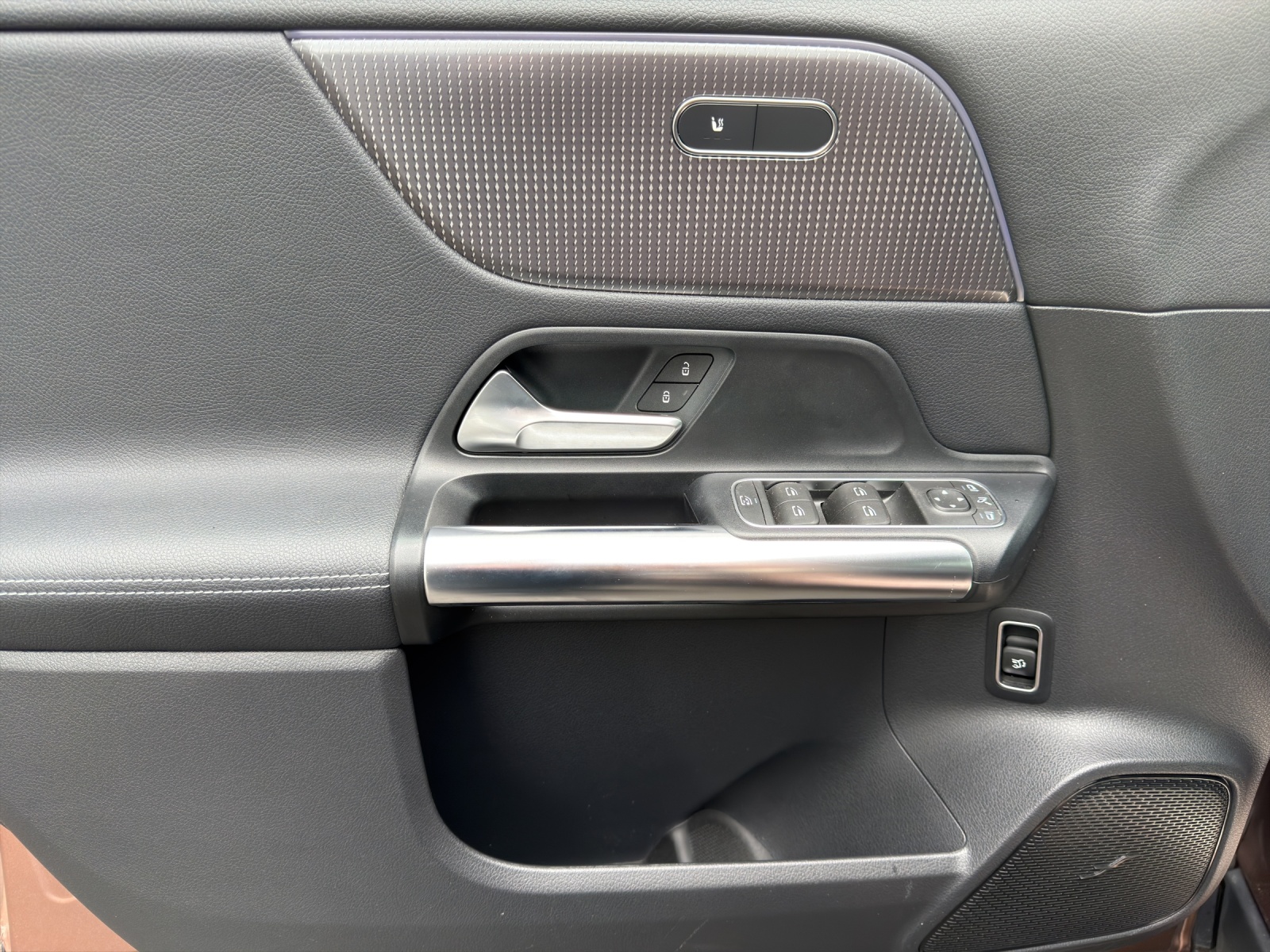 MERCEDES-BENZ EQA 300 4matic-image-12