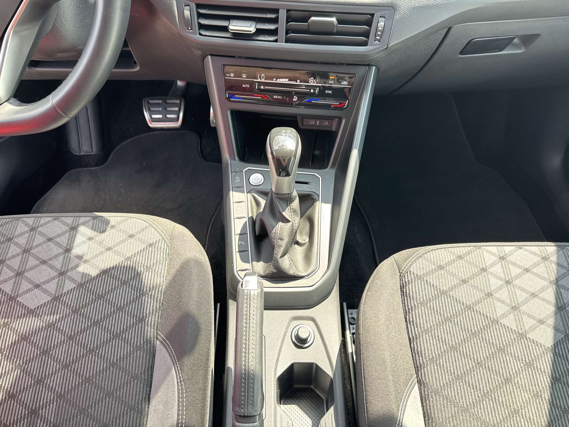 VW Taigo 1.0 TSi R-Line DSG-Automat-image-11