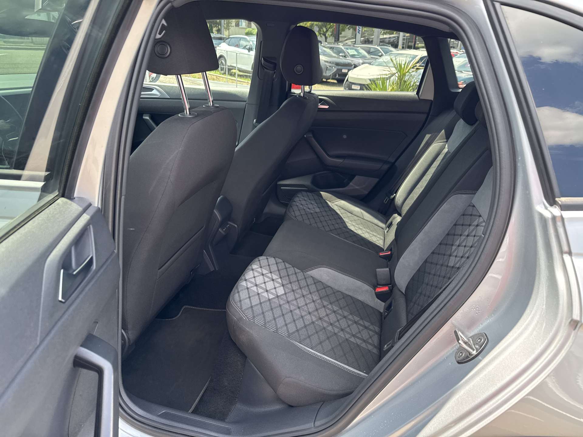 VW Taigo 1.0 TSi R-Line DSG-Automat-image-6