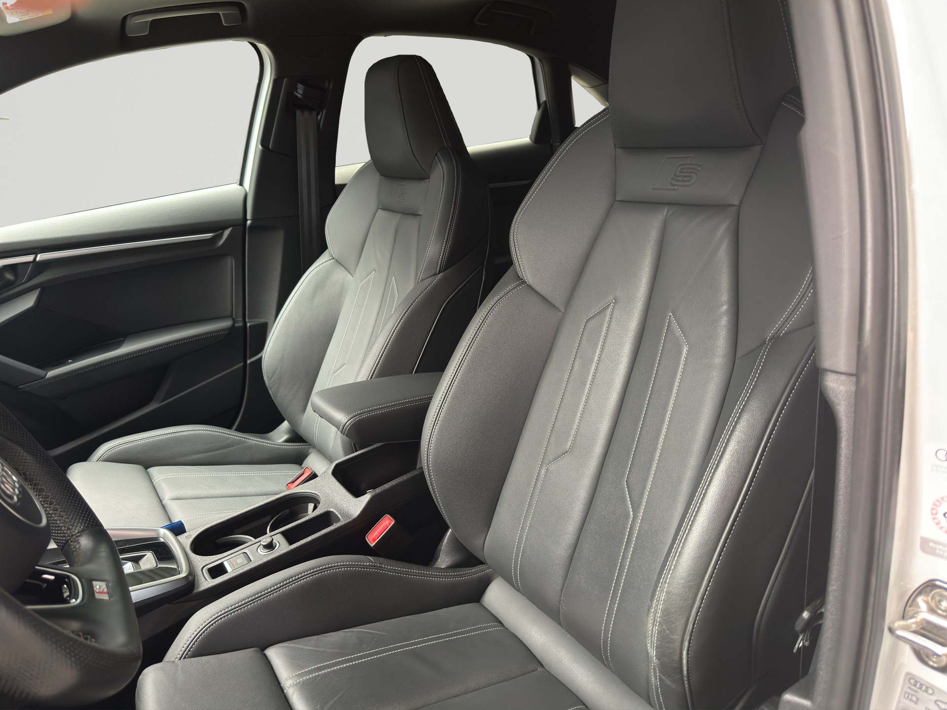AUDI S3 Limousine 2.0 TFSI quattro Schwarz Plus S-tronic-image-5