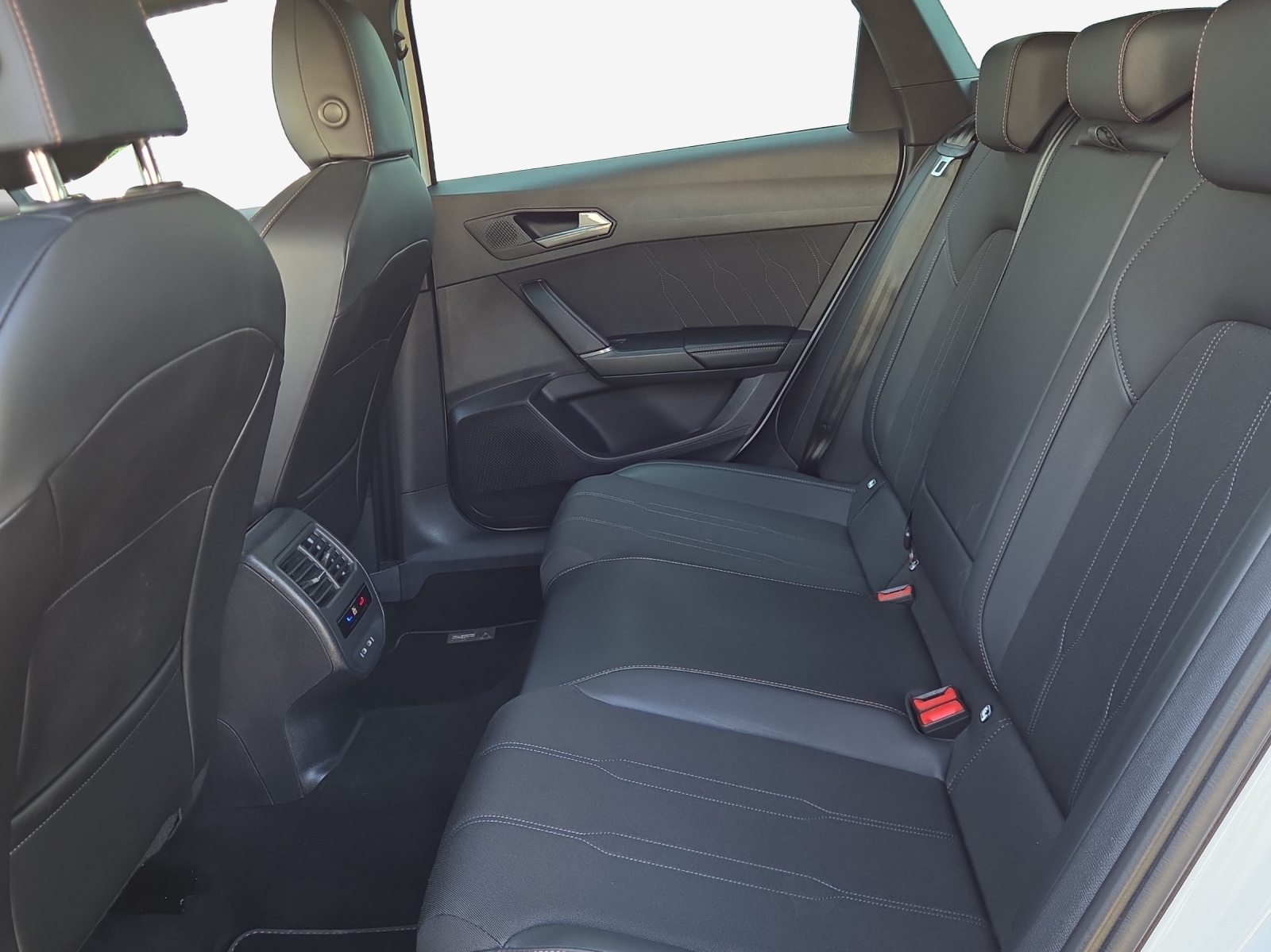 CUPRA LEON ST 1.5 eTSI DSG-image-11