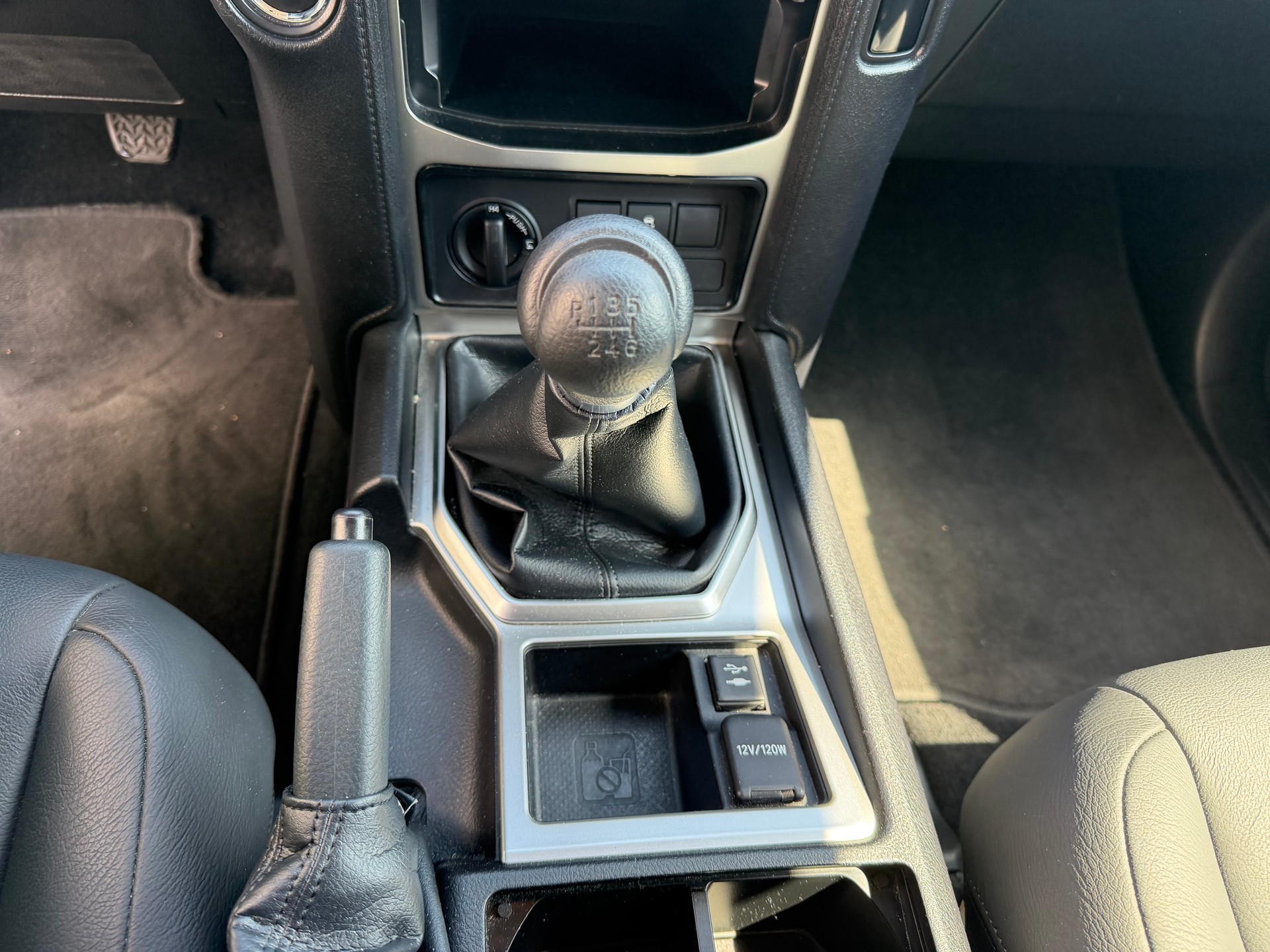 TOYOTA Land Cruiser 2.8TD 231 CV BOITE MANUEL-image-26