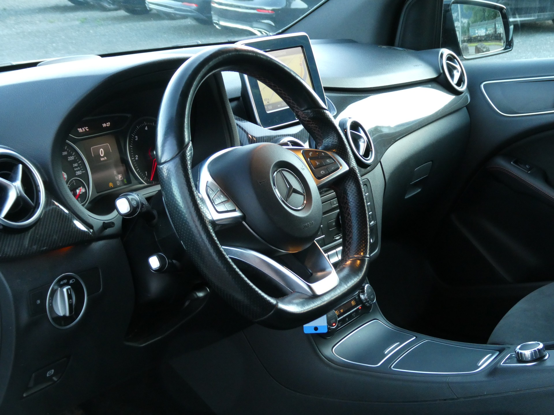 MERCEDES-BENZ B 220 CDI Swiss Star Edition AMG Line 4Matic (CH)-image-9