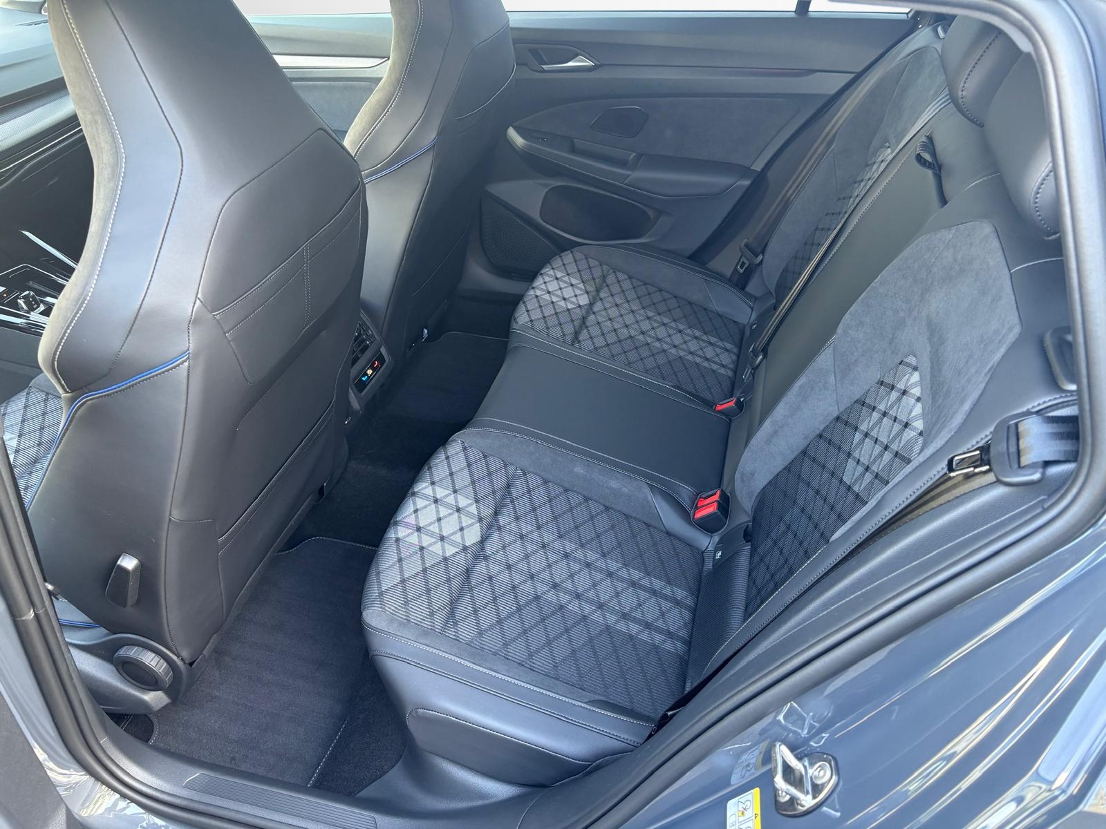 VW Golf Variant R-Line 2.0TSI 204PS 4Motion DSG-image-6