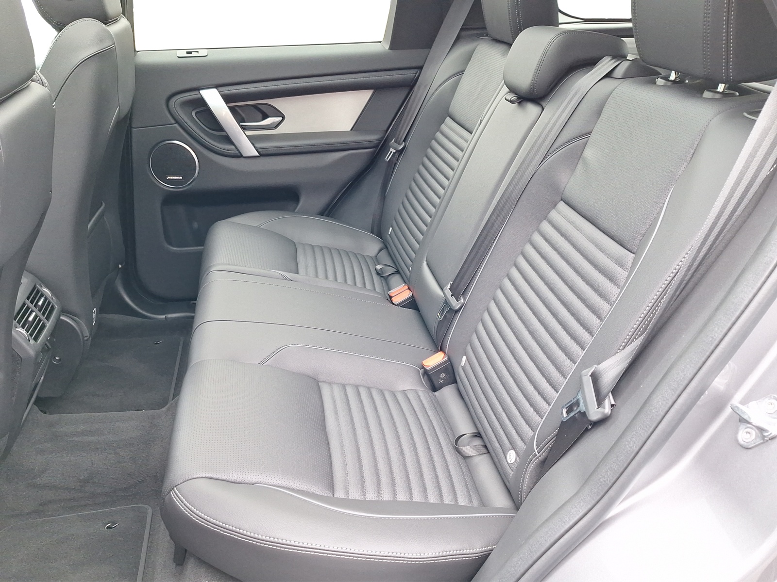LAND ROVER Discovery Sport 1.5 T 300e Dynamic SE-image-9
