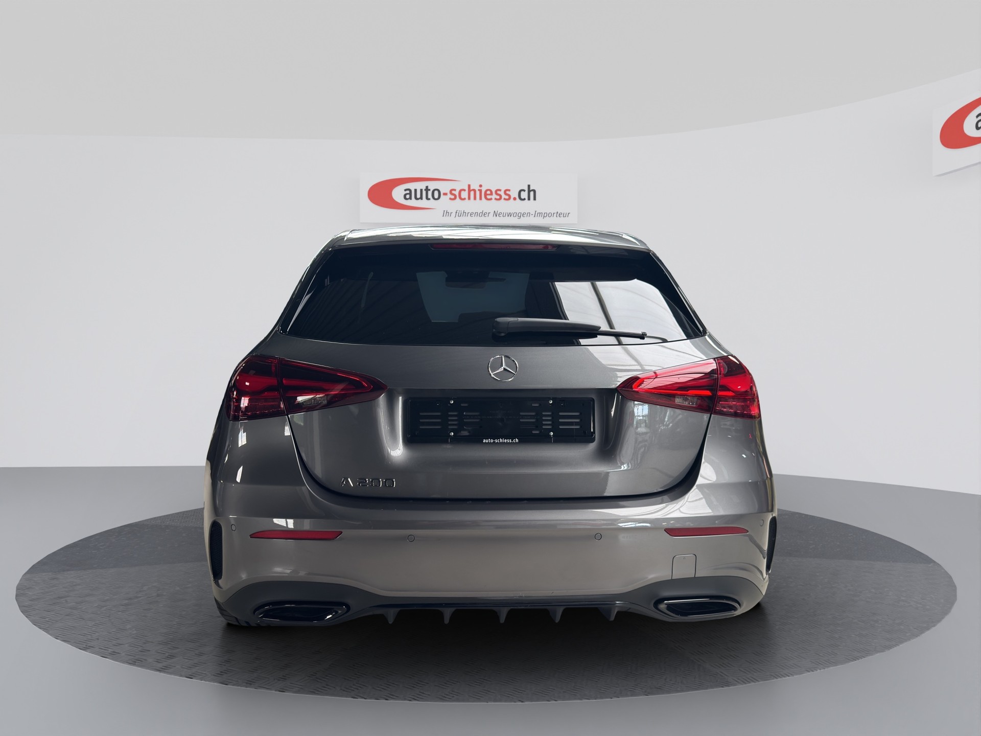 MERCEDES-BENZ A 200 7G-DCT AMG Line Night-showroom-element-2
