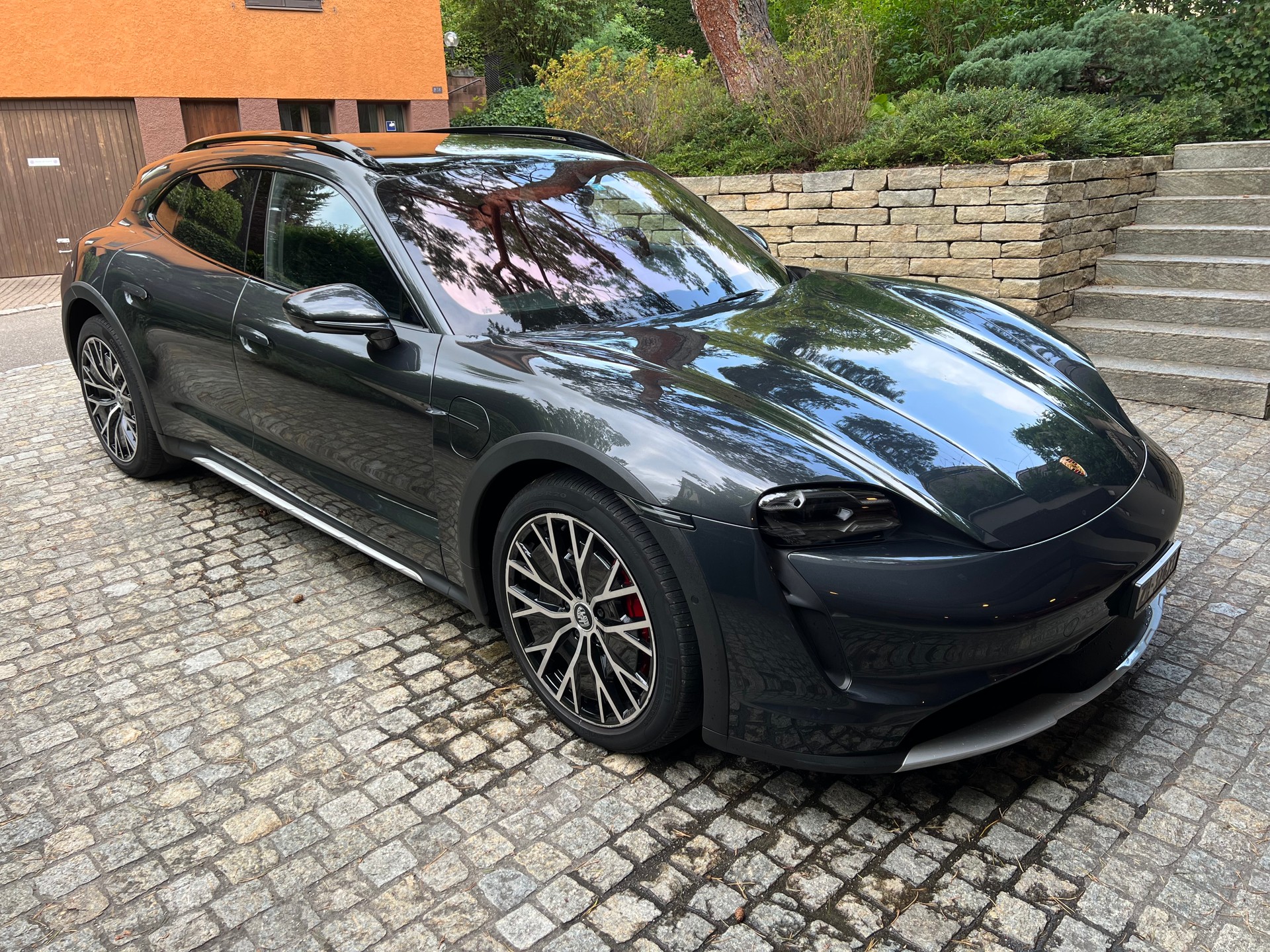 PORSCHE Cross Turismo 4S-image-0
