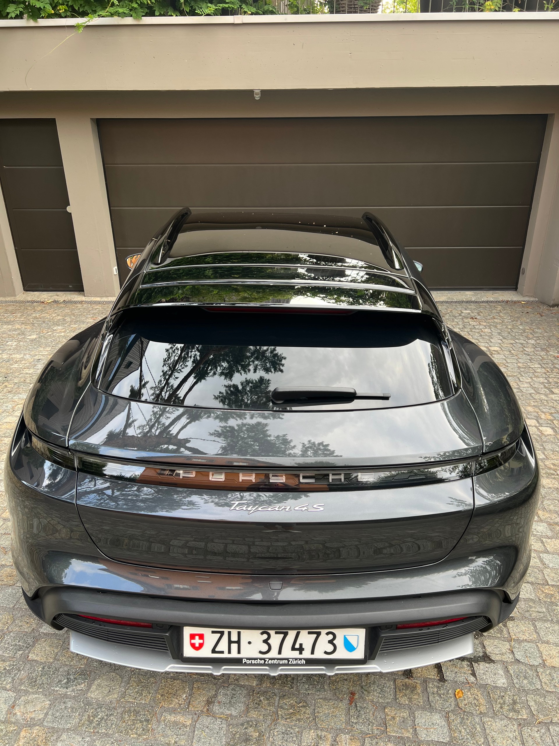 PORSCHE Cross Turismo 4S-image-3