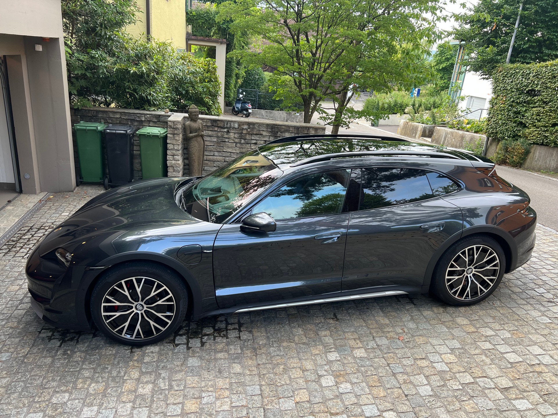 PORSCHE Cross Turismo 4S-image-1