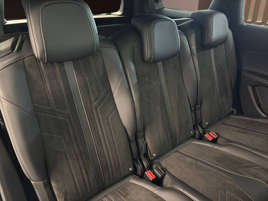 PEUGEOT 5008 1.6 Pure Tech GT Pack EAT8-image-7