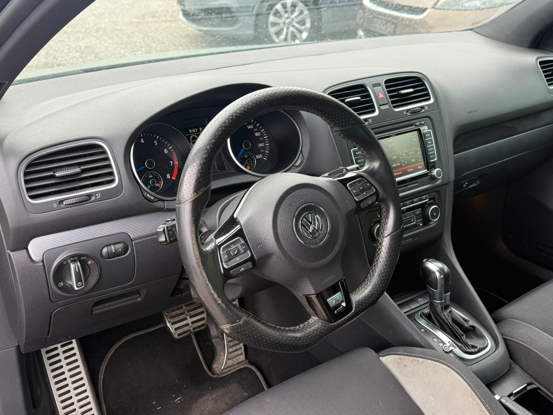 VW Golf 2.0 TSI R 4Motion DSG-image-9