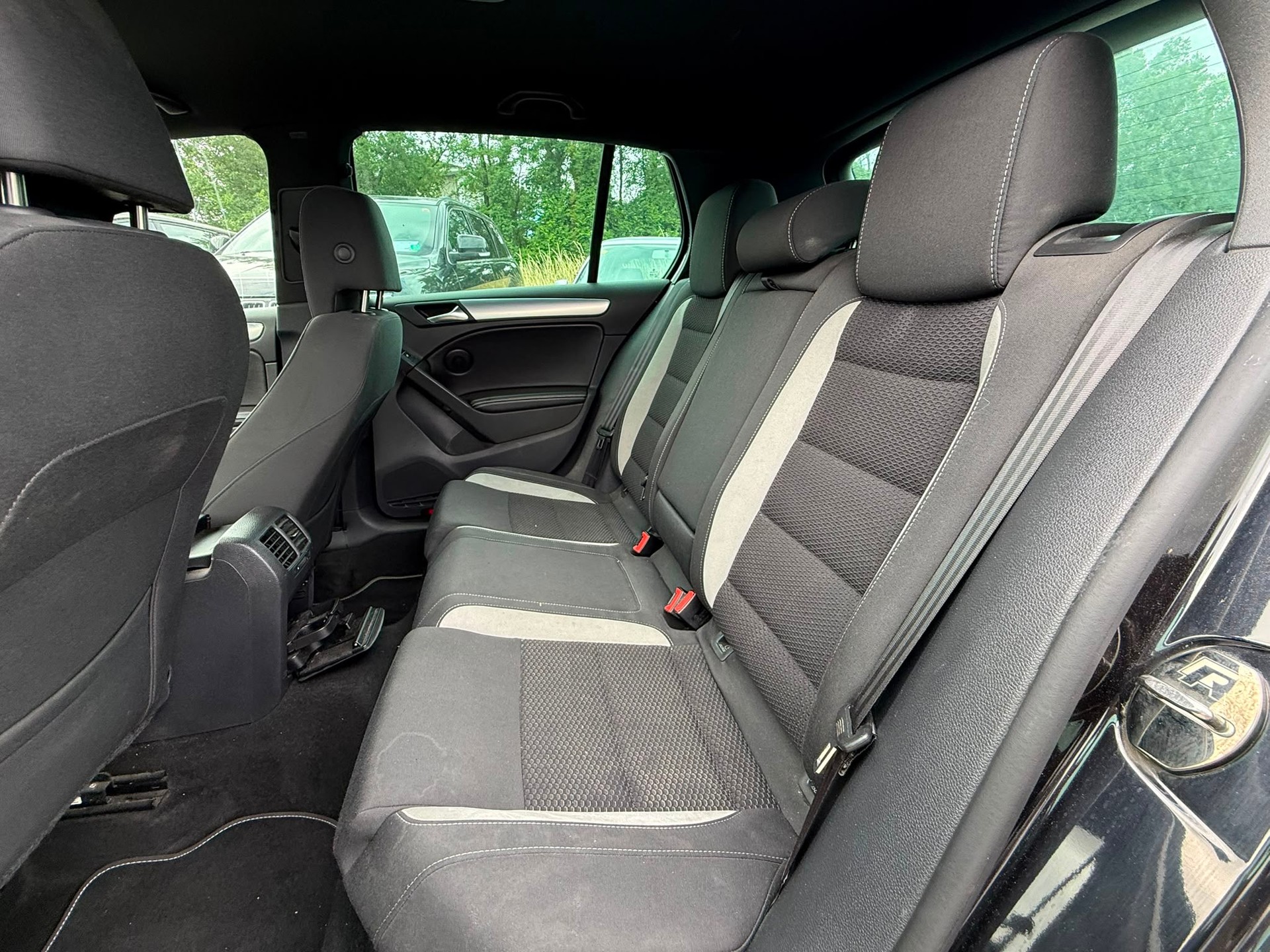 VW Golf 2.0 TSI R 4Motion DSG-image-11