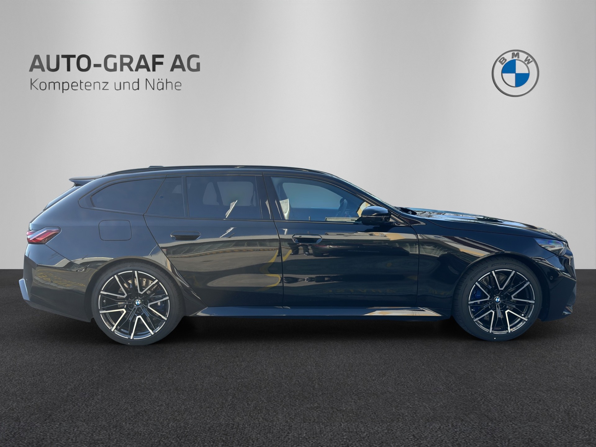 BMW M5 xDrive Touring-image-5
