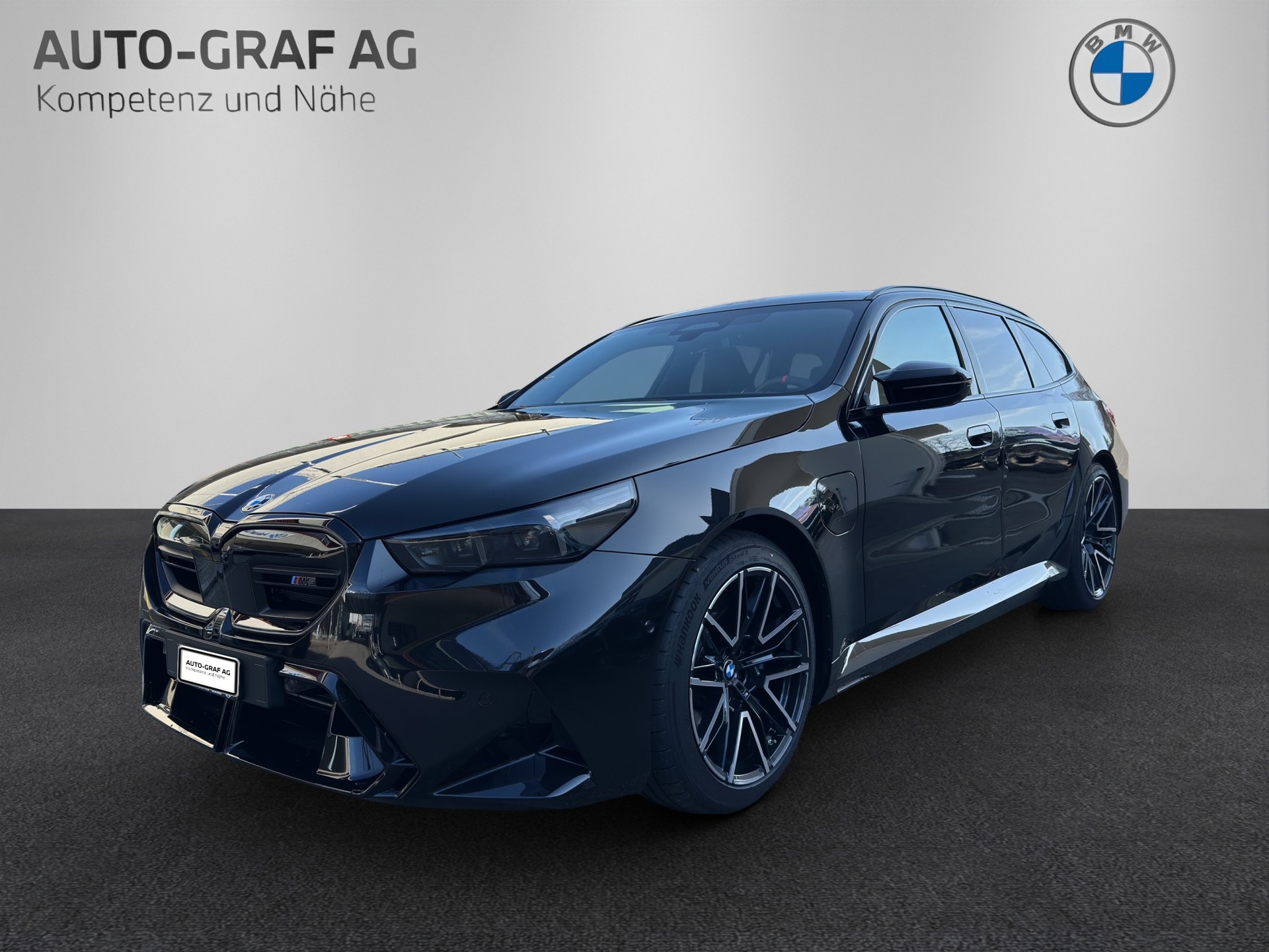 BMW M5 xDrive Touring-image-0
