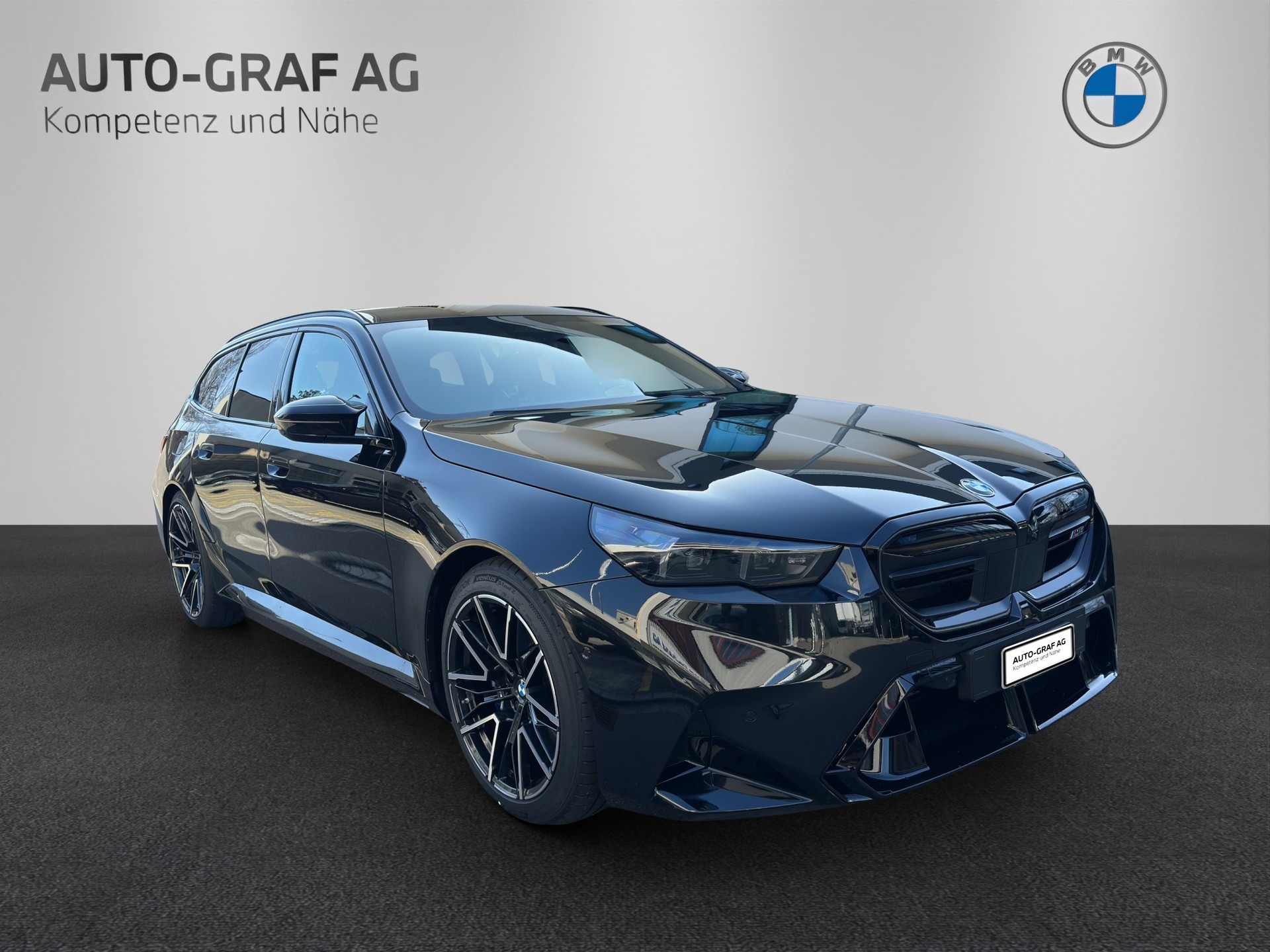 BMW M5 xDrive Touring-image-6