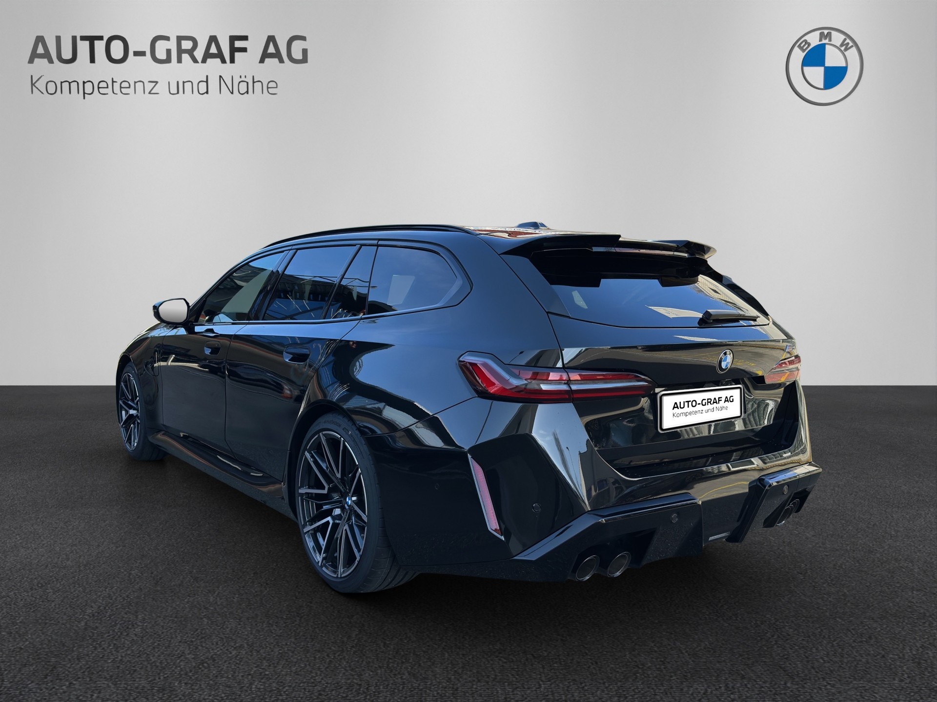 BMW M5 xDrive Touring-image-2