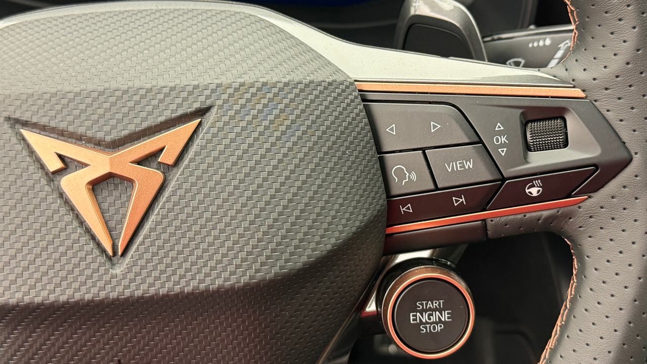 CUPRA LEON ST 1.5 e-HYBRID pHEV VZ Black Edition-image-9