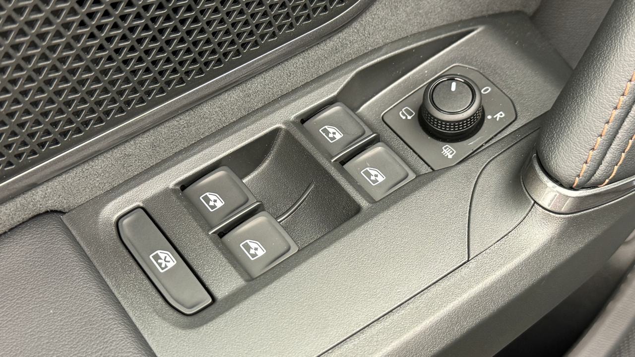 CUPRA LEON ST 1.5 e-HYBRID pHEV VZ Black Edition-image-8